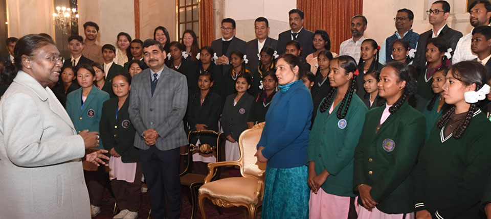 EMRS Gujarat Team including EMRS Khodada (Tapi) students visited the Presidents’ House and met Hon’ble President on educational excursion during 27th January to 3rd February 2024 at New Delhi, under NESTs guidance and support
